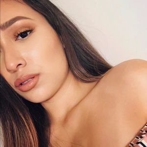 Meet your Posher, Ana